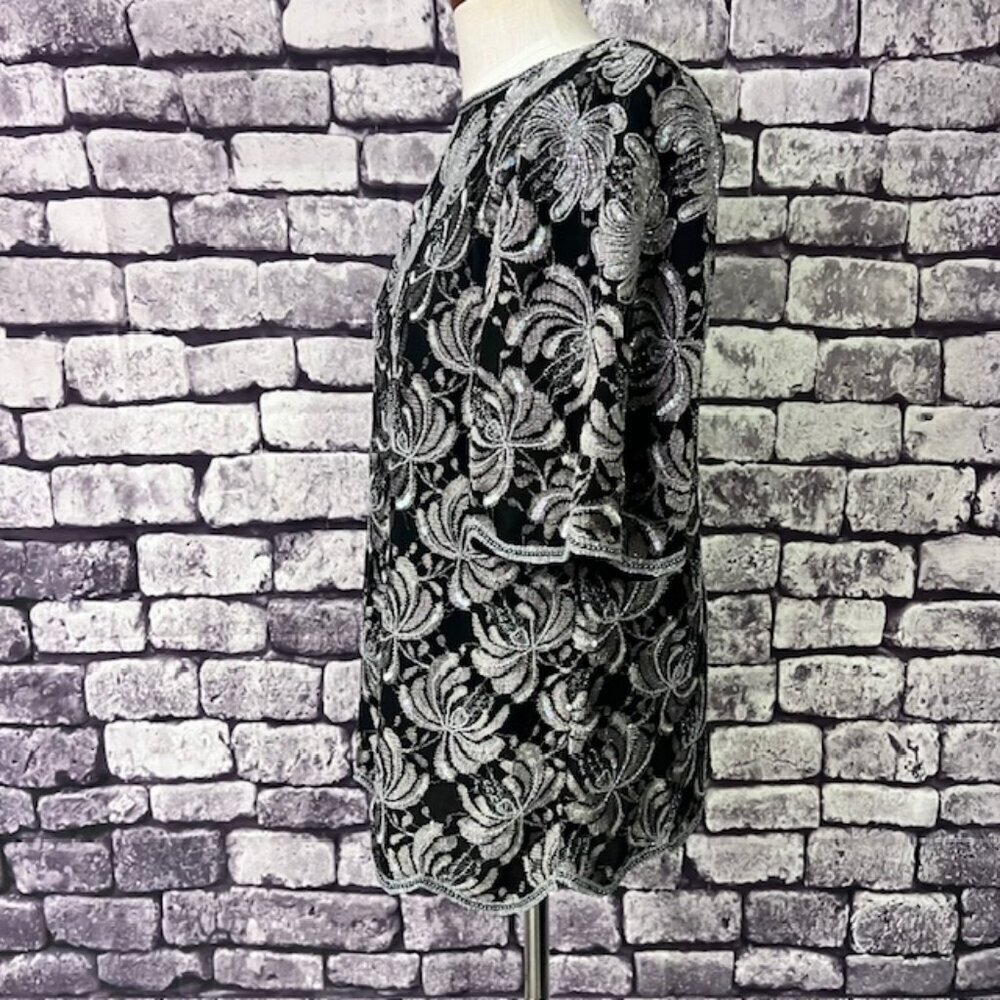 Laurence Black & Gray Blouse W/ Decorative Beads & Sequins Size XL - Picture 4 of 9